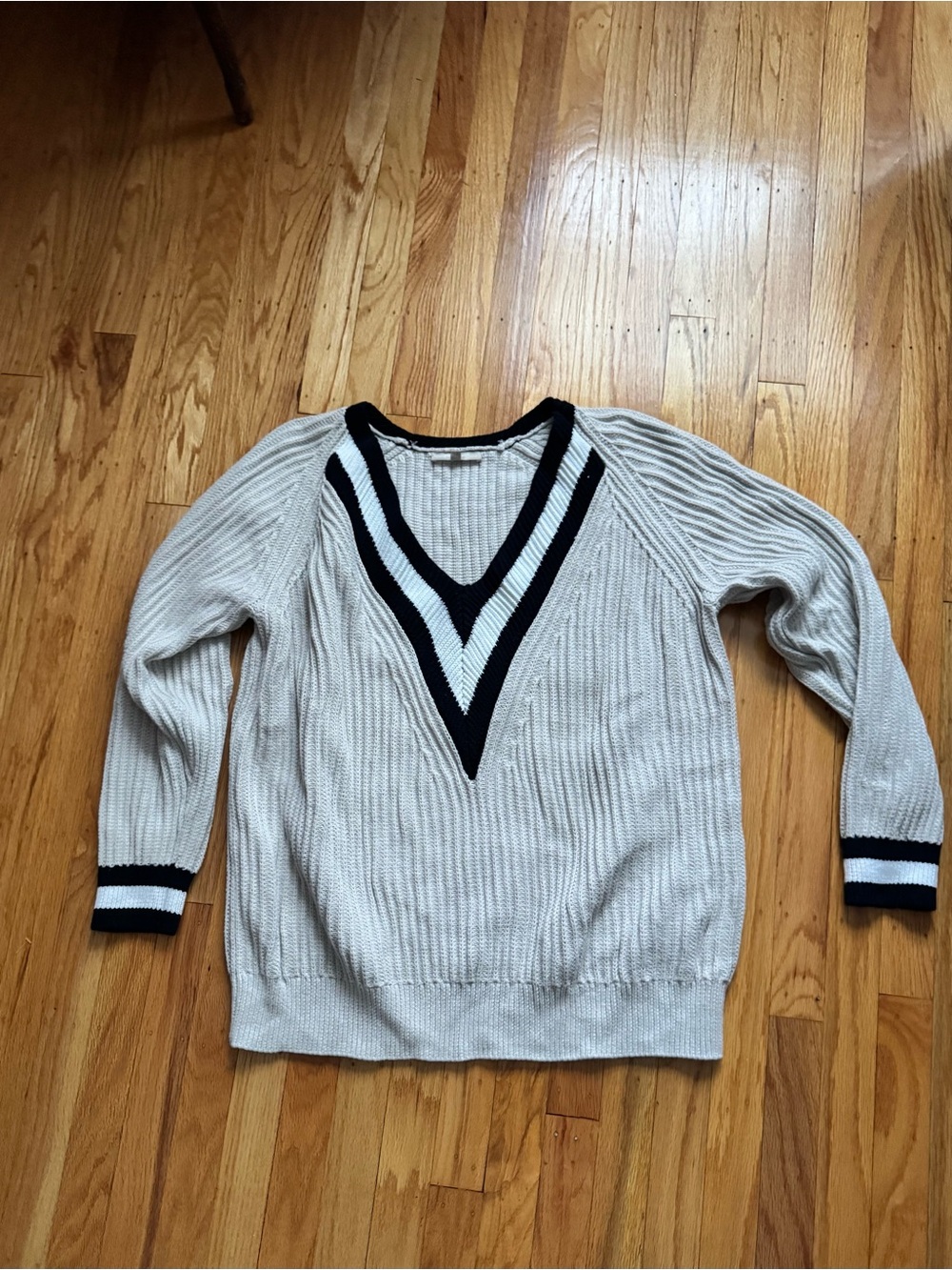 Cream V-Neck Ribbed Sweater with Navy Trim - Women